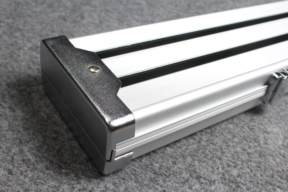 1/2 professional aluminium cue case with 3 slots