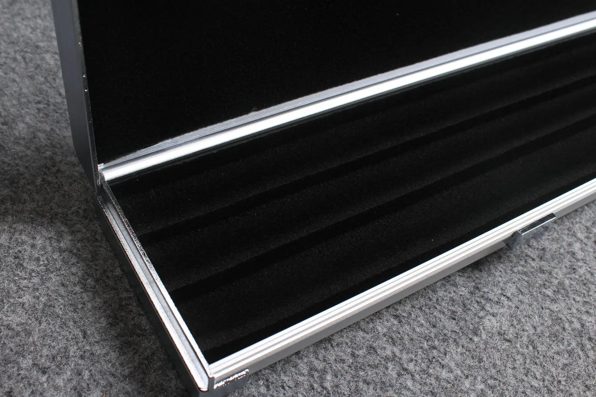 1/2 professional aluminium cue case with 3 slots