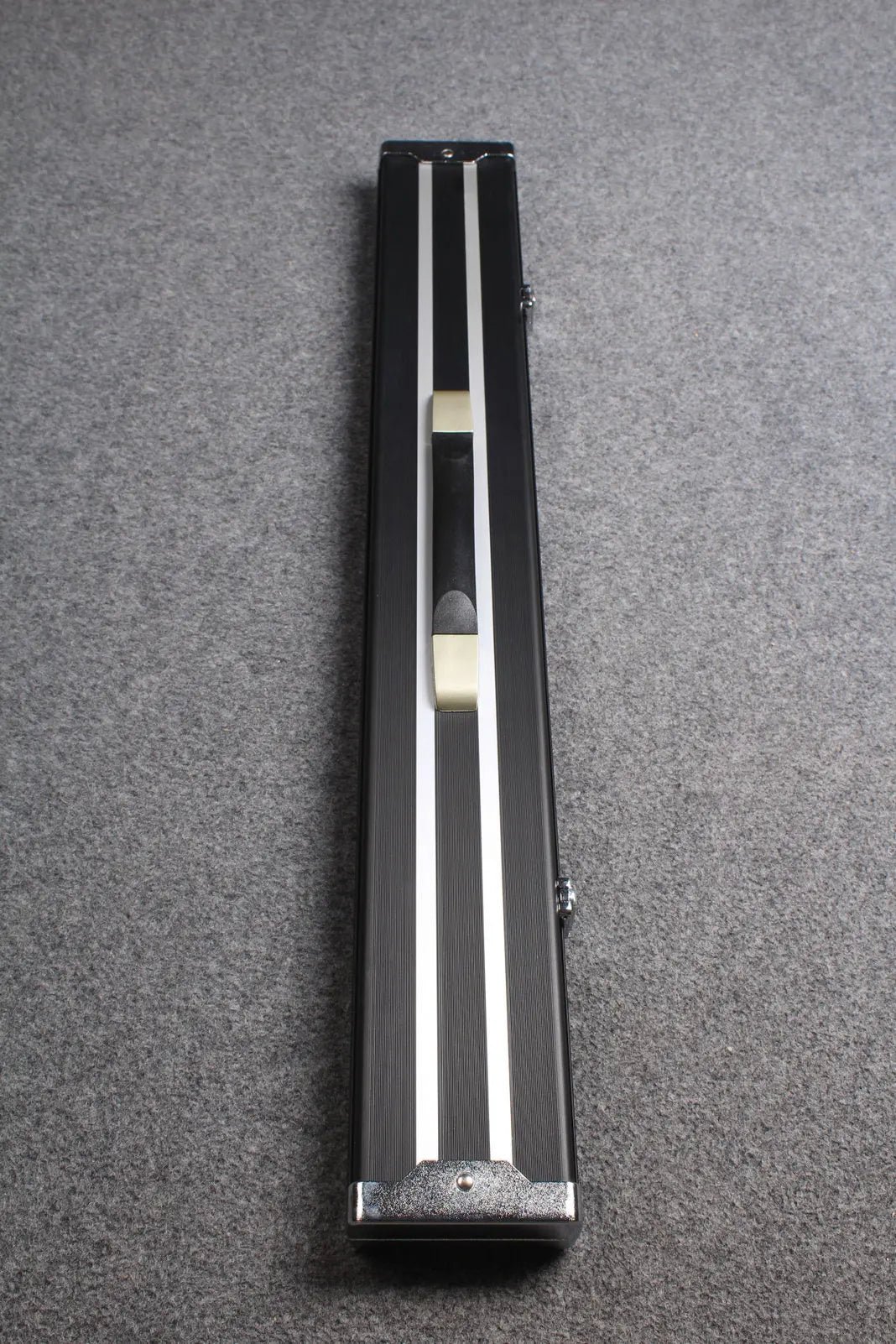 1/2 professional aluminium cue case with 3 slots