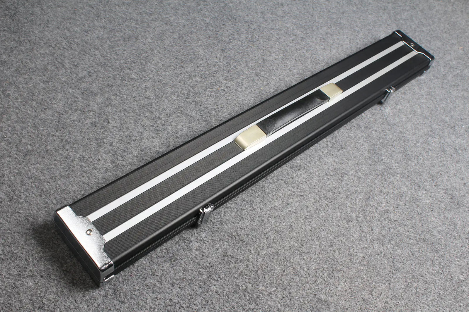 1/2 professional aluminium cue case with 3 slots