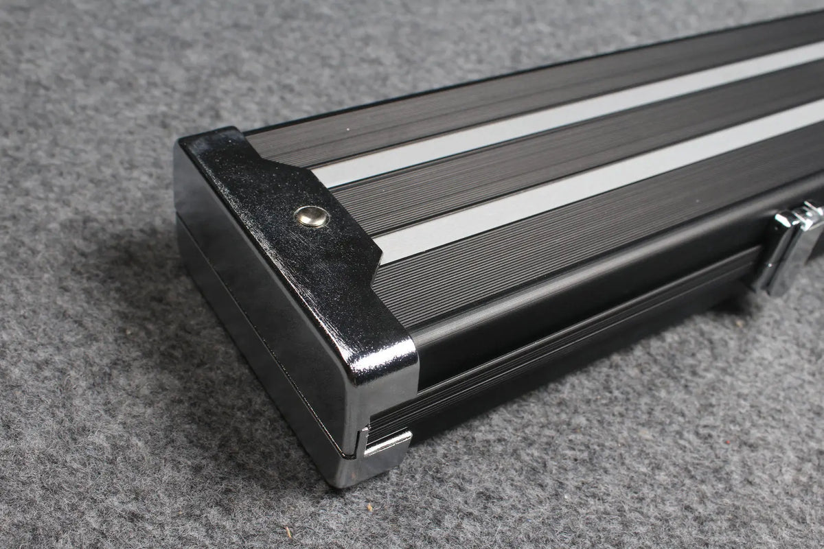 1/2 professional aluminium cue case with 3 slots