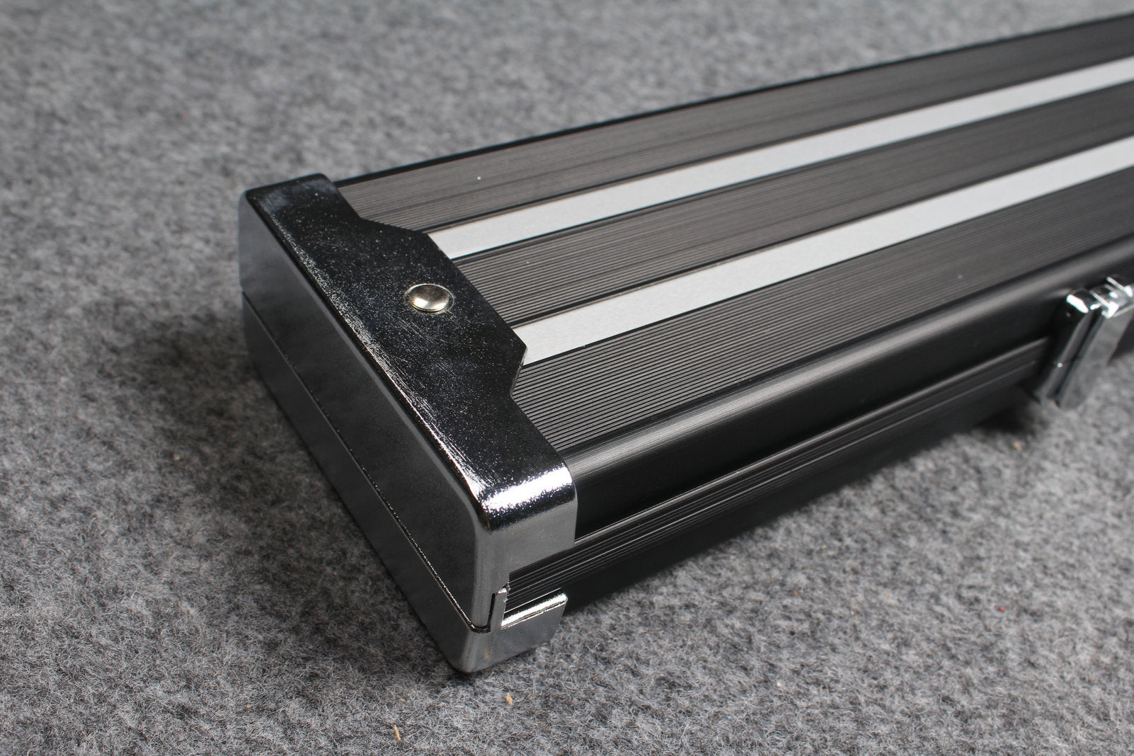 1/2 professional aluminium cue case with 3 slots