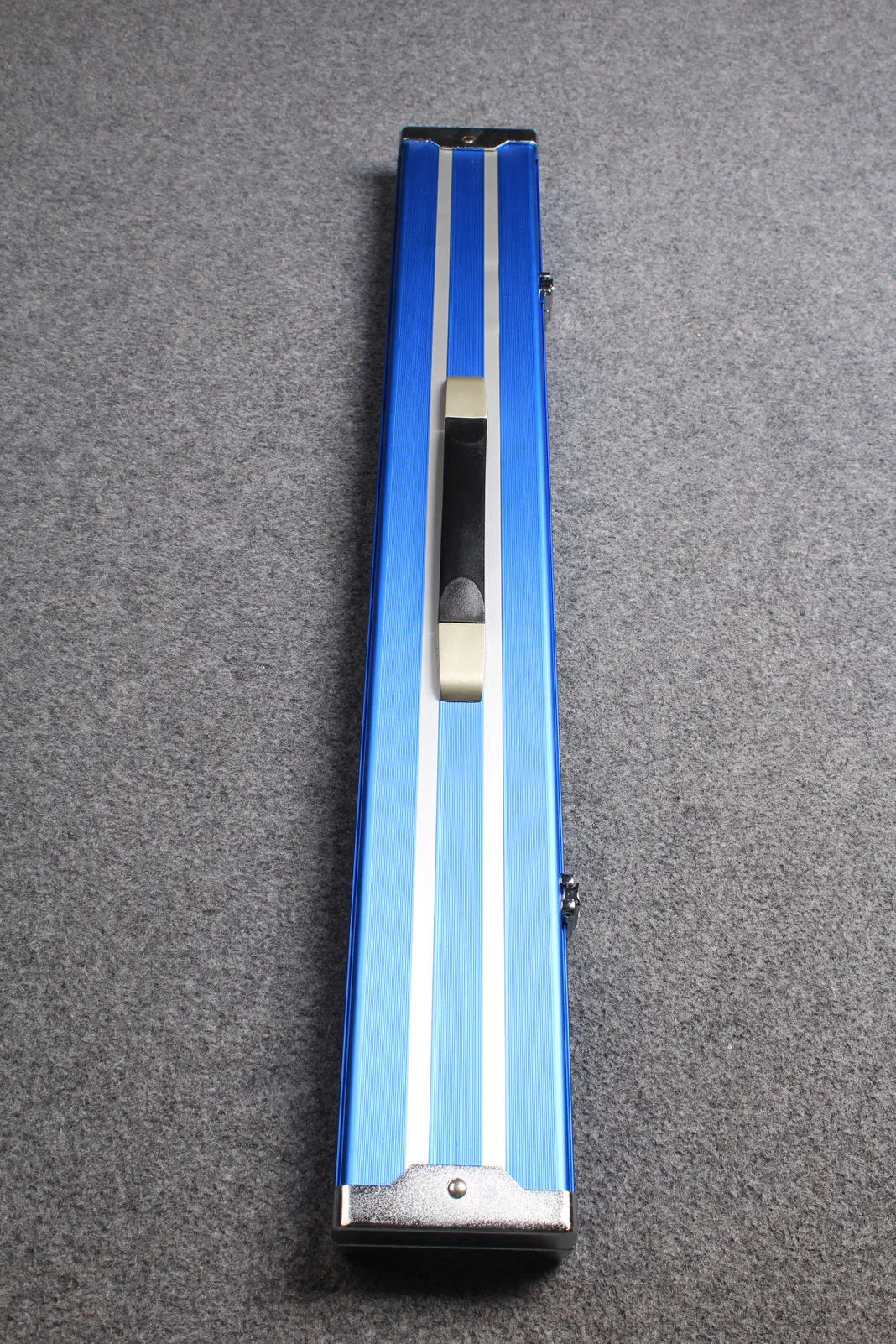 1/2 professional aluminium cue case with 3 slots