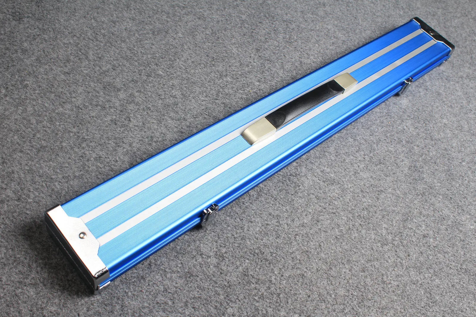 1/2 professional aluminium cue case with 3 slots