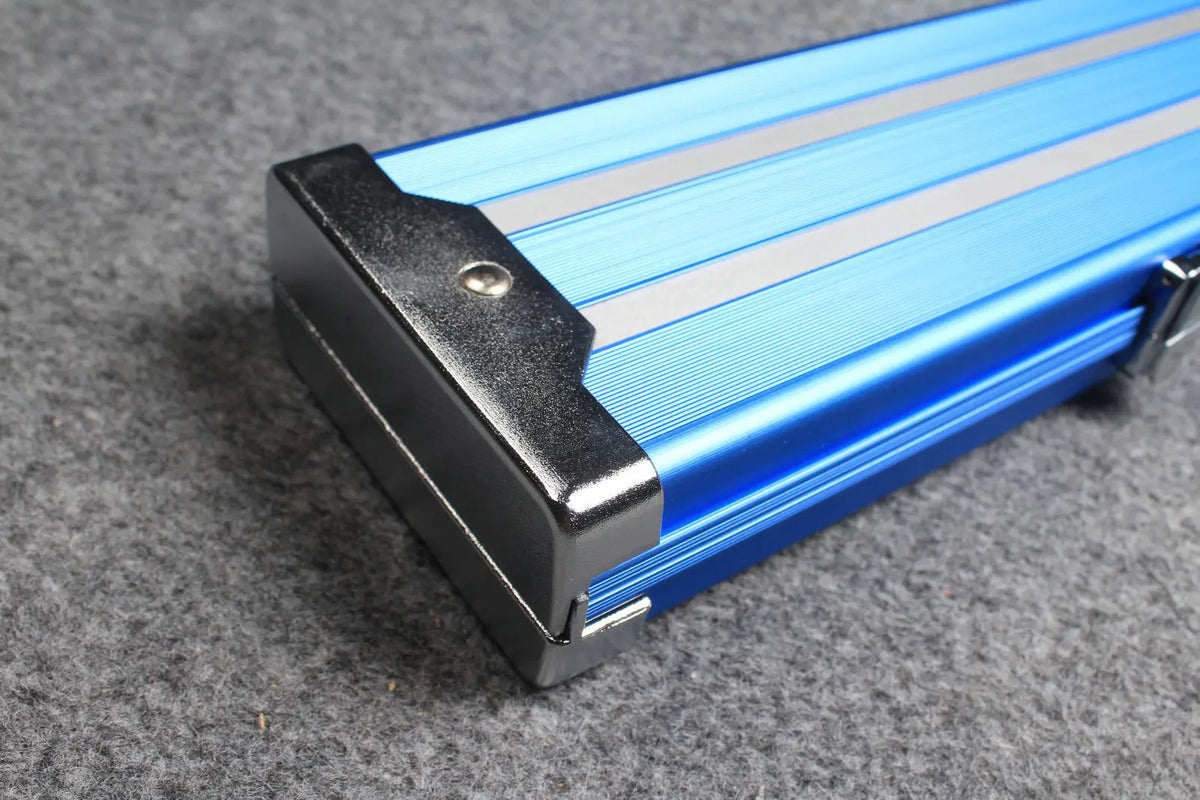 1/2 professional aluminium cue case with 3 slots