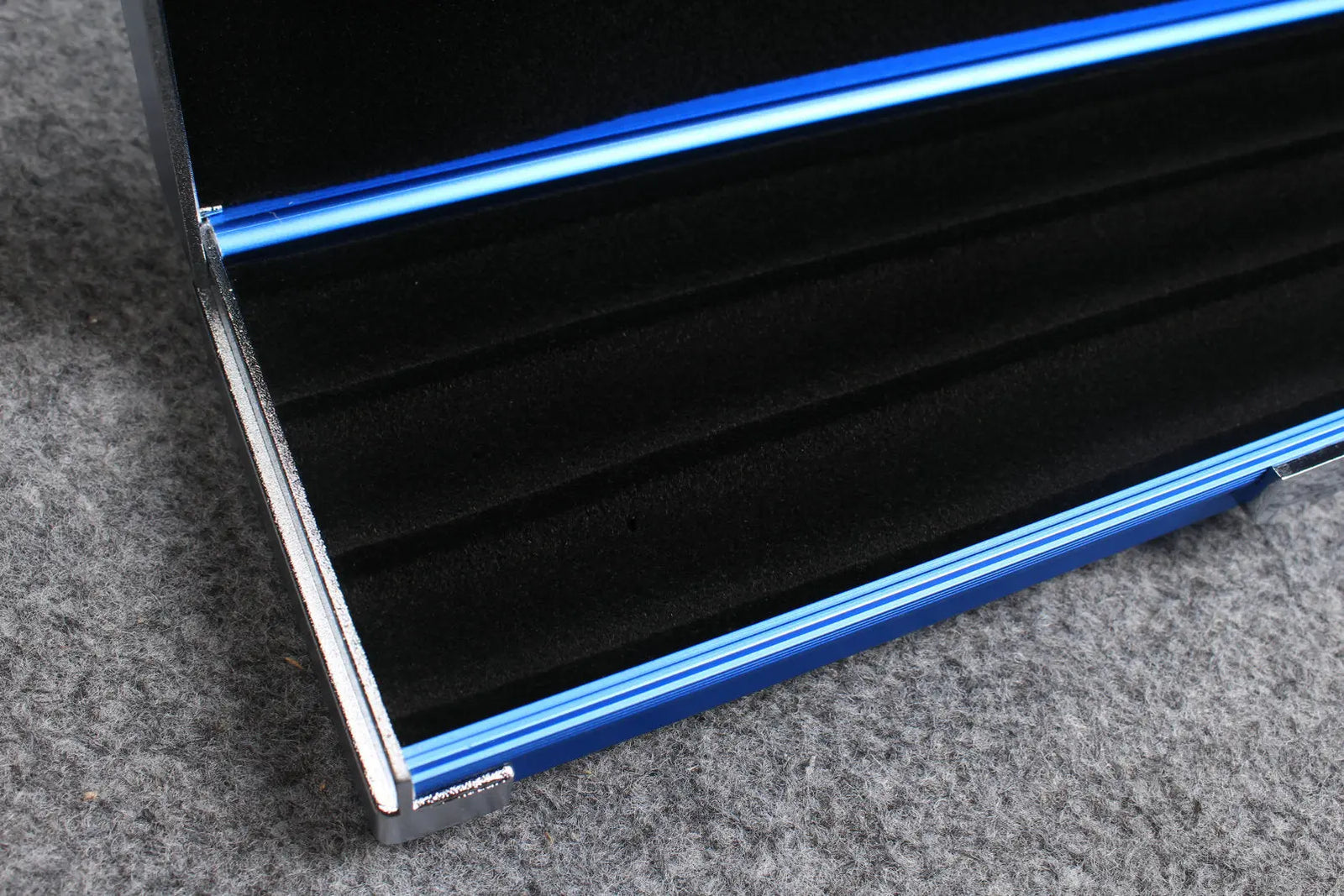 1/2 professional aluminium cue case with 3 slots