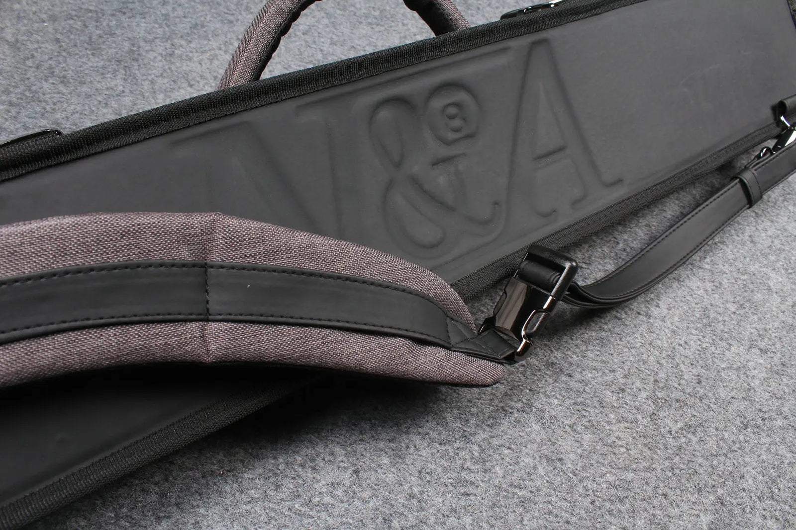 1/2 pool cue case/bag 2bx4s