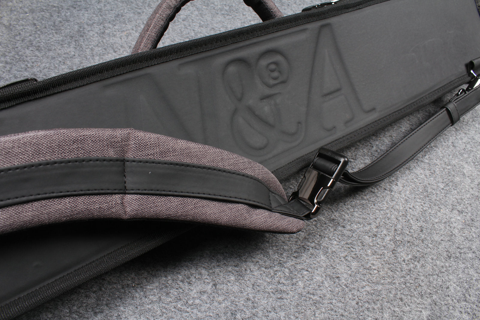 1/2 pool cue case/bag 2bx4s