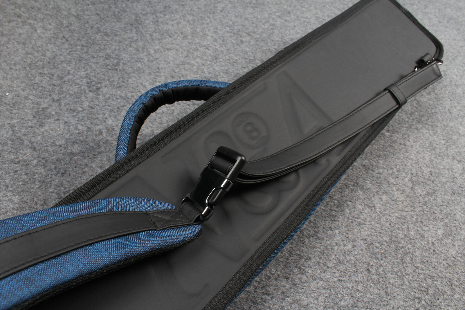 1/2 pool cue case/bag 2bx4s