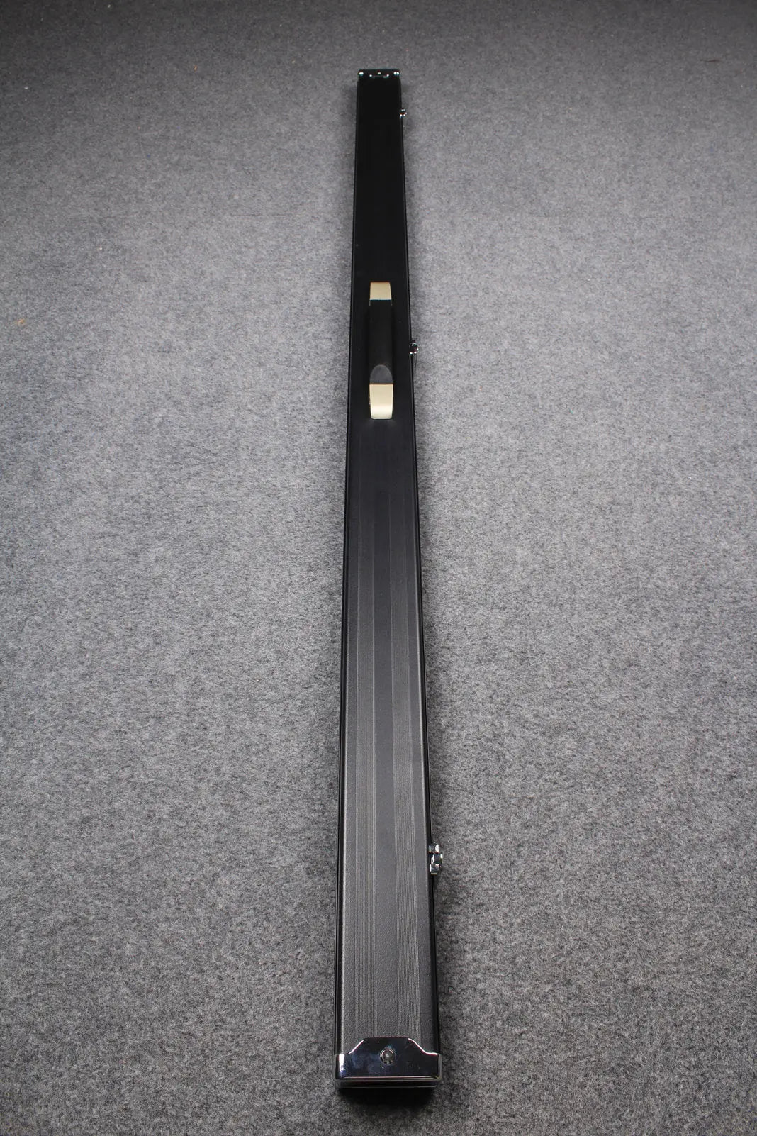 deluxe one piece aluminium cue case with 2 slots for 60" cue