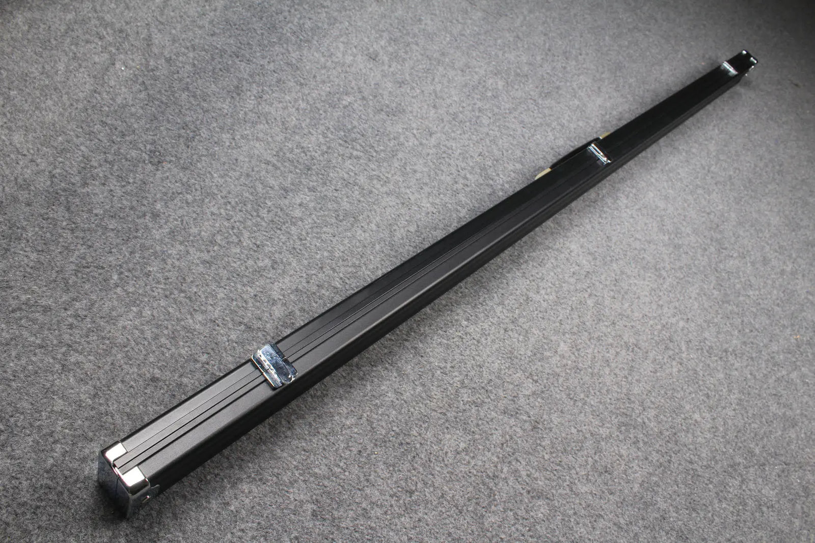 deluxe one piece aluminium cue case with 2 slots for 60" cue