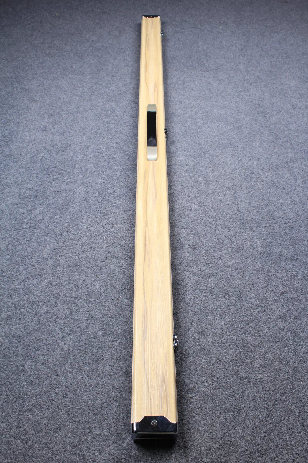 deluxe one piece aluminium cue case with 2 slots for 60" cue