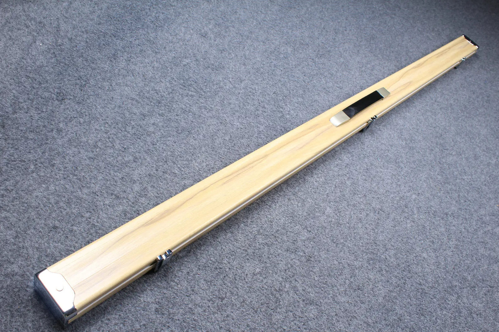 deluxe one piece aluminium cue case with 2 slots for 60" cue