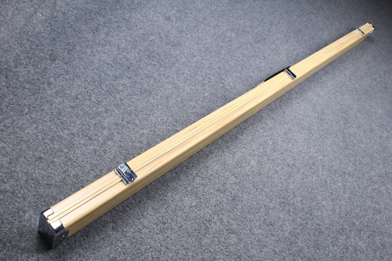 deluxe one piece aluminium cue case with 2 slots for 60" cue