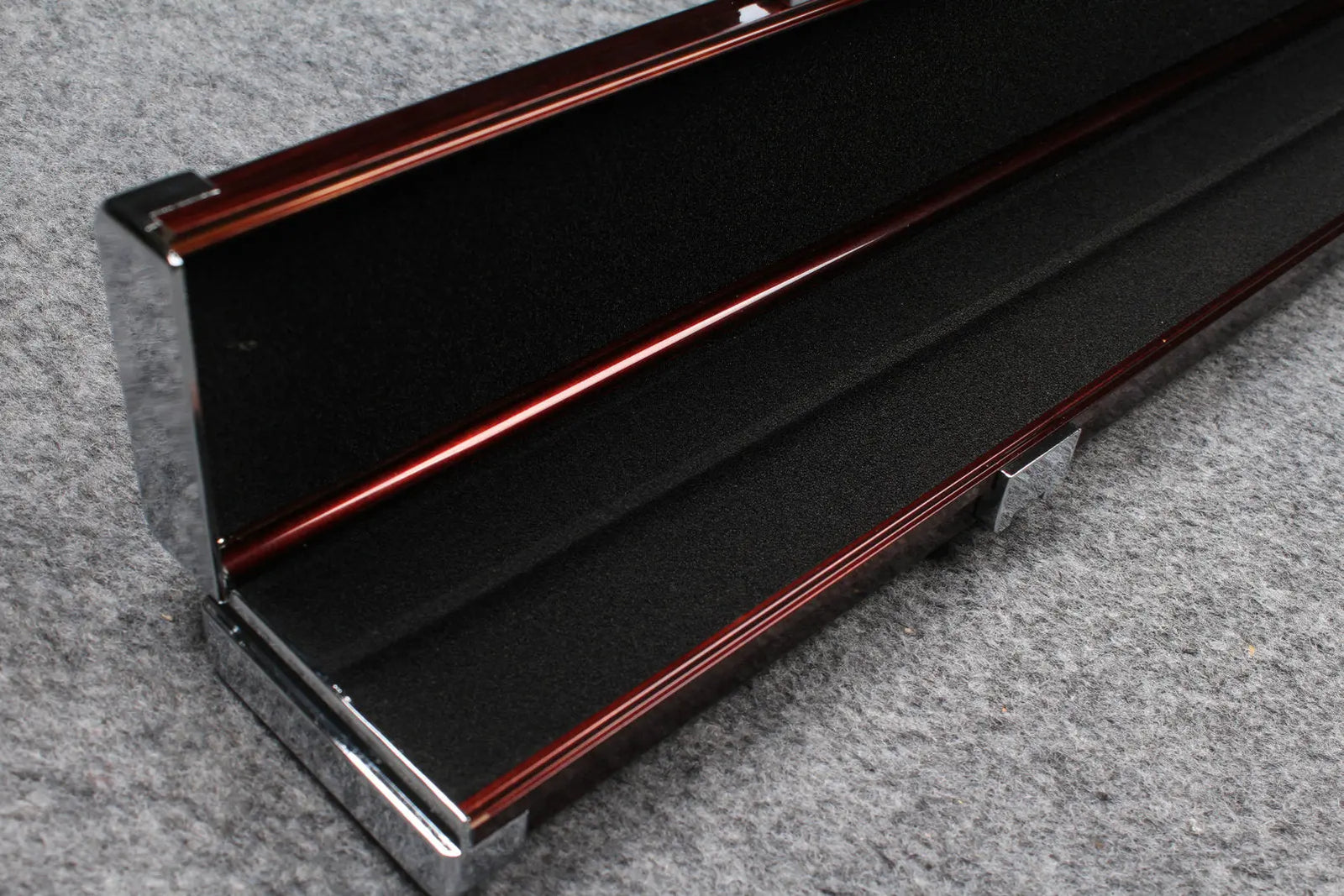 deluxe one piece aluminium cue case with 2 slots for 60" cue