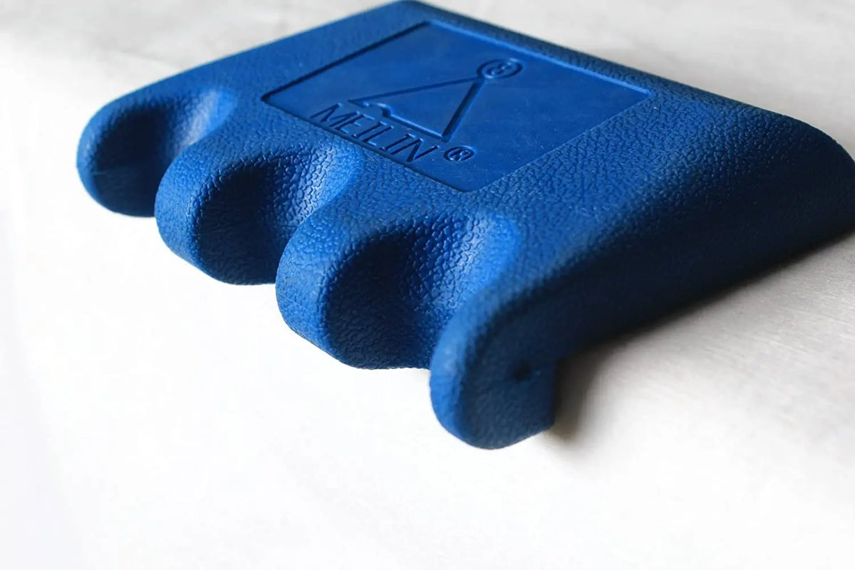 portable pool cue holder/billiard cue rack - holds 3 cues WOODS CUES