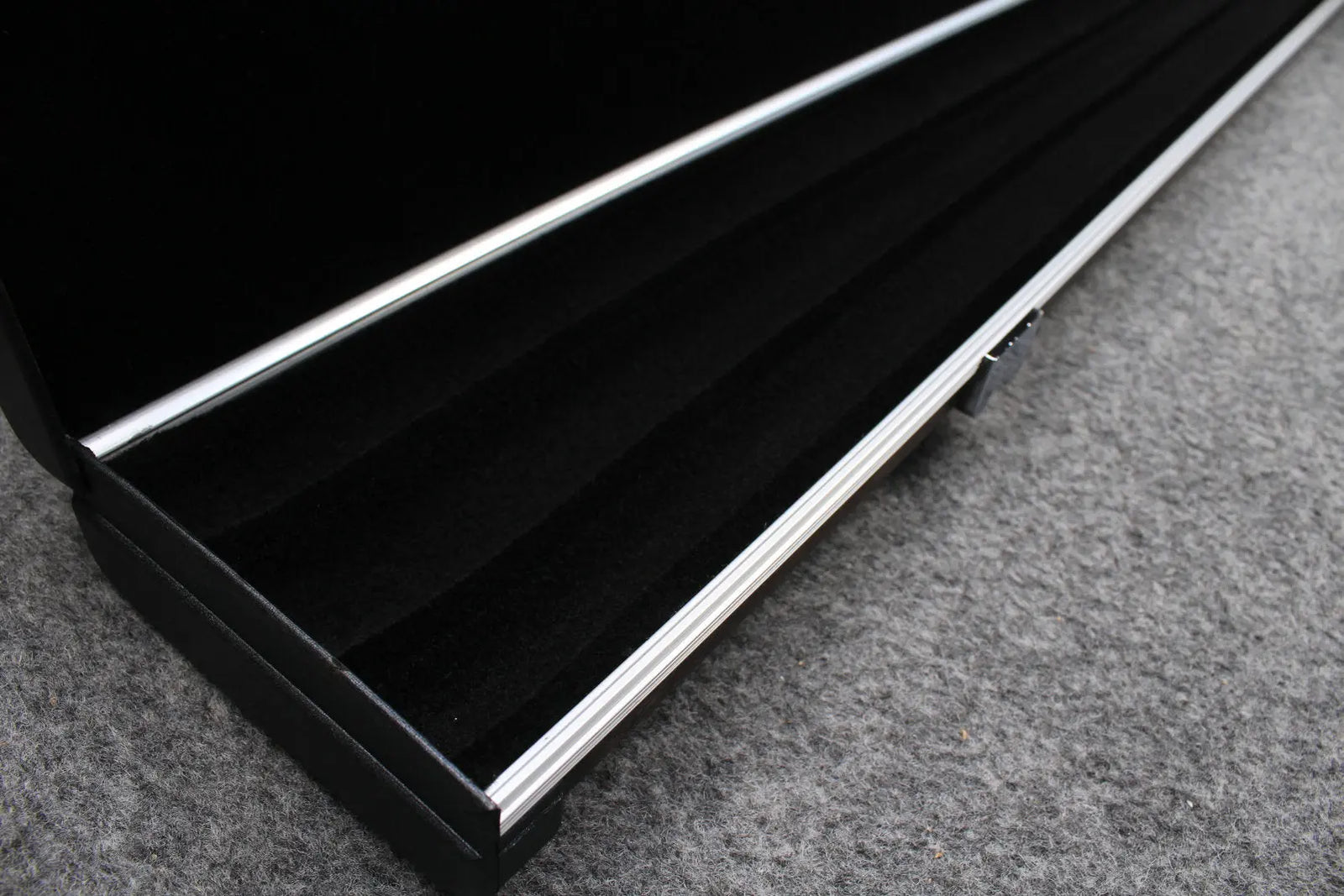 1 piece tree bark leather case aluminium construction with 3 slots