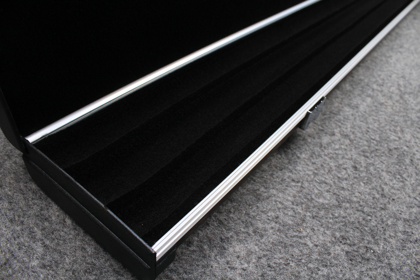 1 piece tree bark leather case aluminium construction with 3 slots
