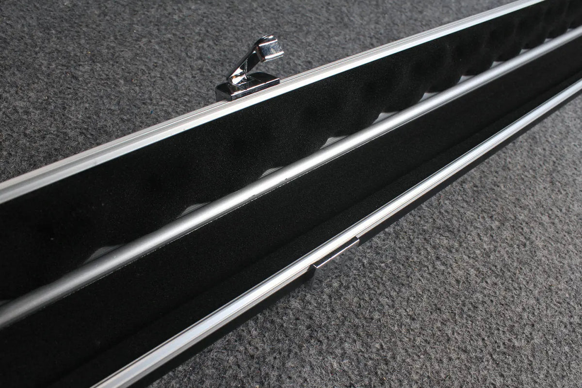 deluxe one piece aluminium halo style slimline case WOODS CUES