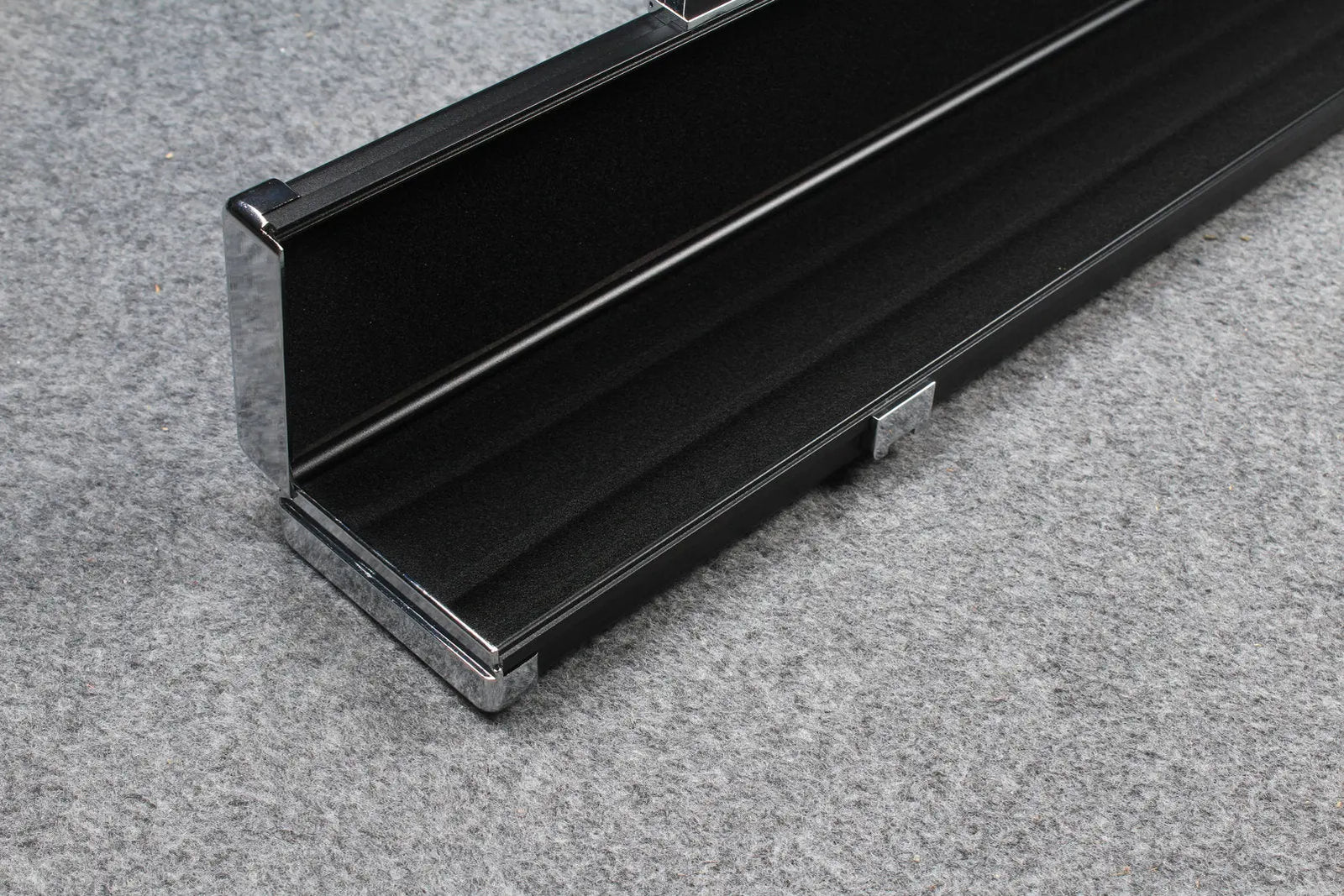 deluxe one piece aluminium cue case with 3 slots