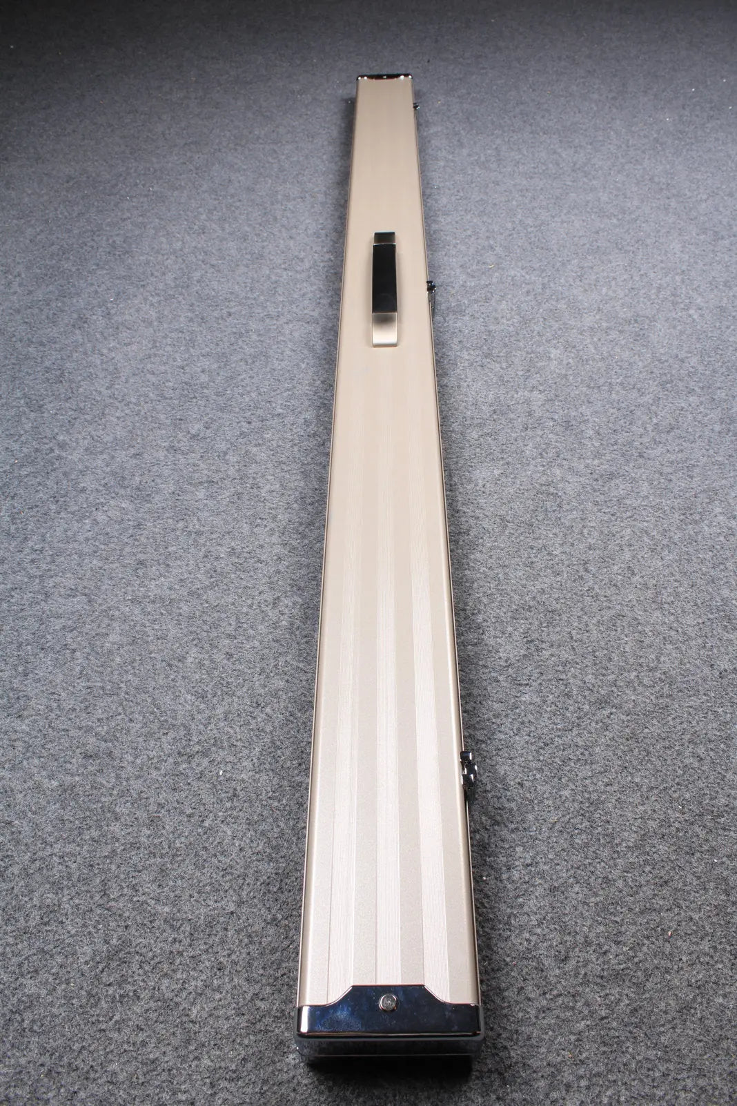 deluxe one piece aluminium cue case with 3 slots