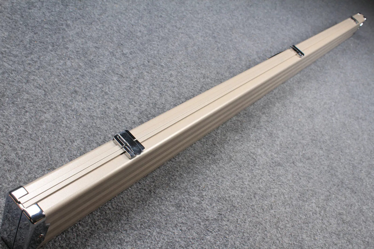deluxe one piece aluminium cue case with 3 slots