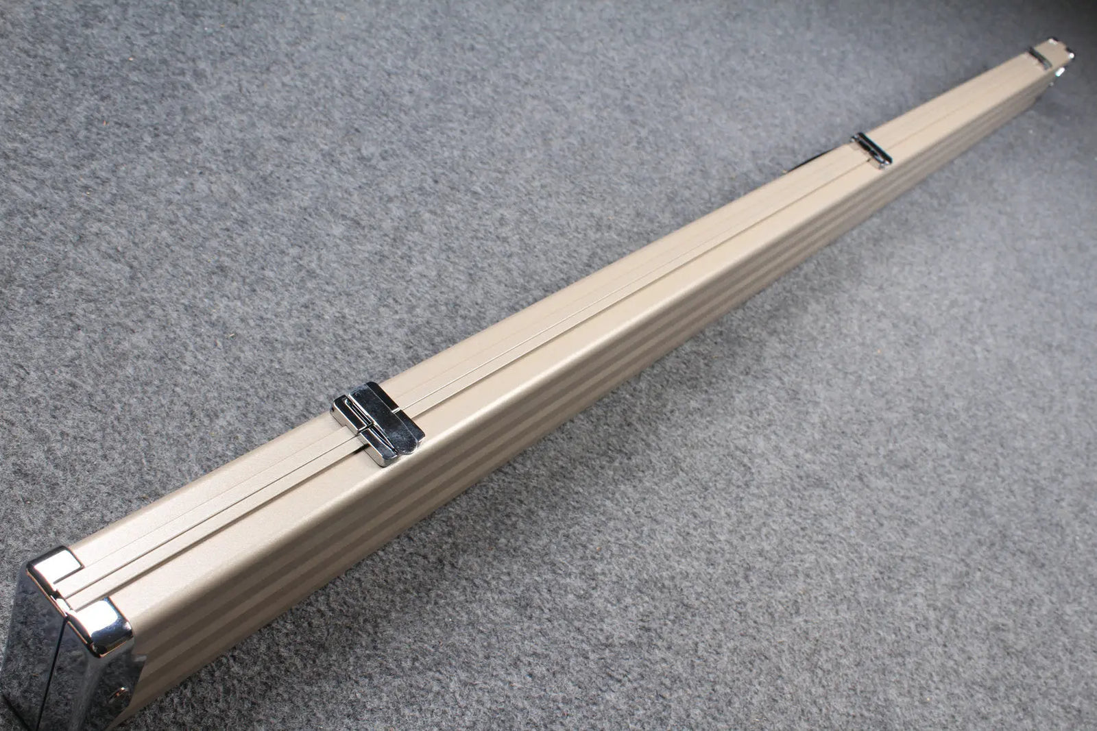deluxe one piece aluminium cue case with 3 slots