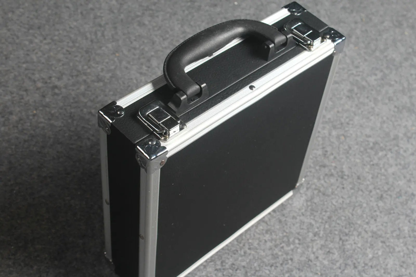 billiard ball set aluminum carrying case, black, 2 sizes WOODS CUES