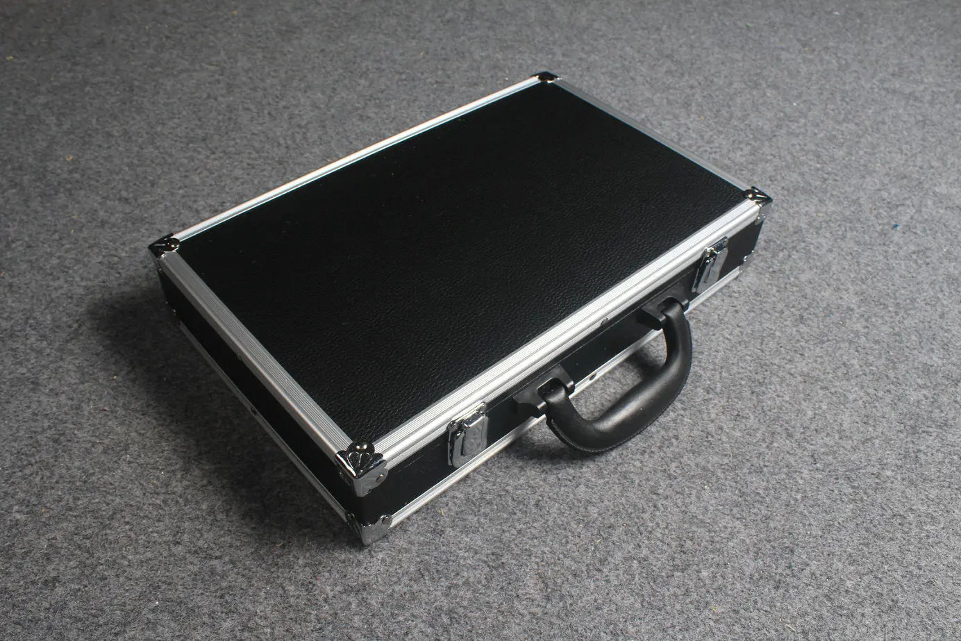 billiard ball set aluminum carrying case, black, 2 sizes WOODS CUES