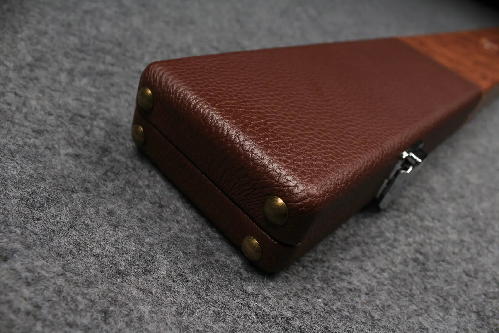 3/4 snooker cue case with 3 slots