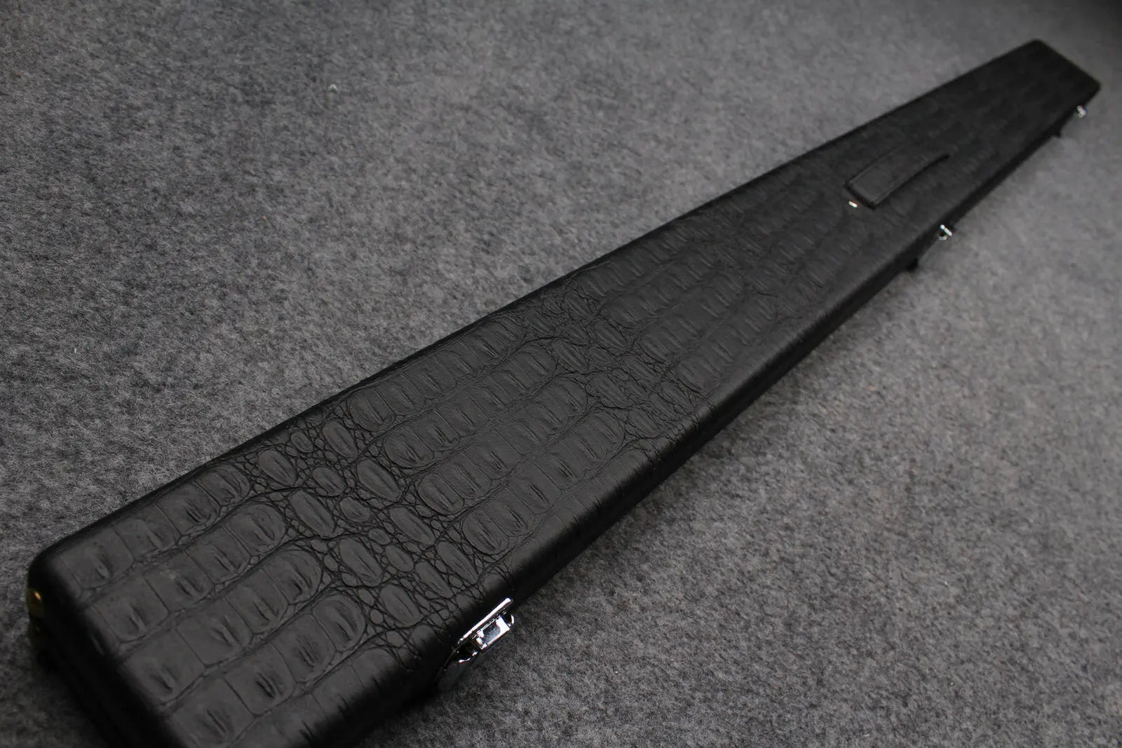 3/4 snooker cue case with 3 slots