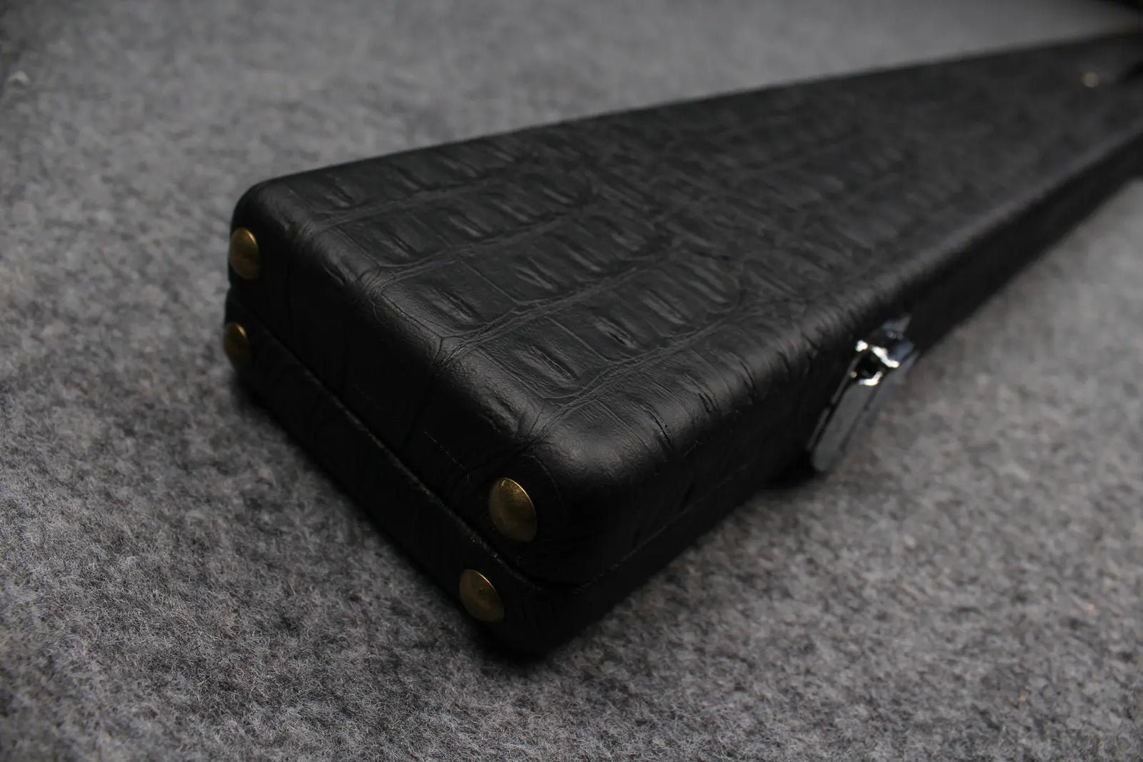 3/4 snooker cue case with 3 slots