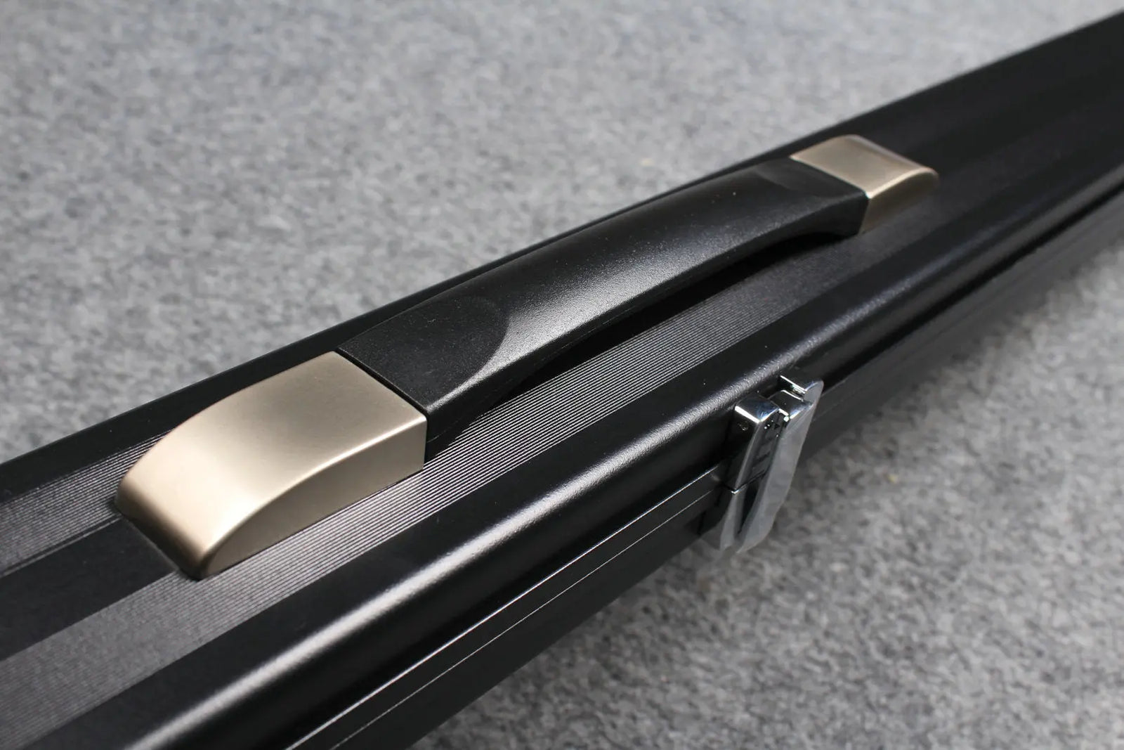 deluxe 3/4 aluminium cue case 124.5 cm , with 2 slots