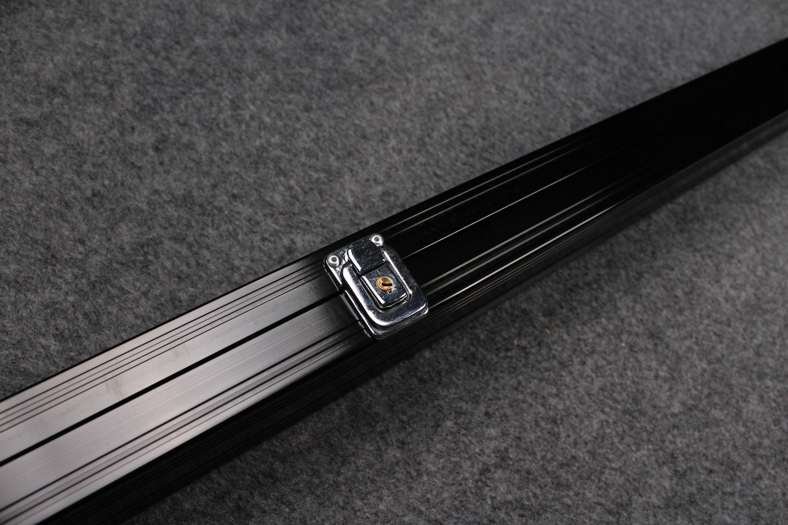 one piece aluminium lockable cue case 158 cm