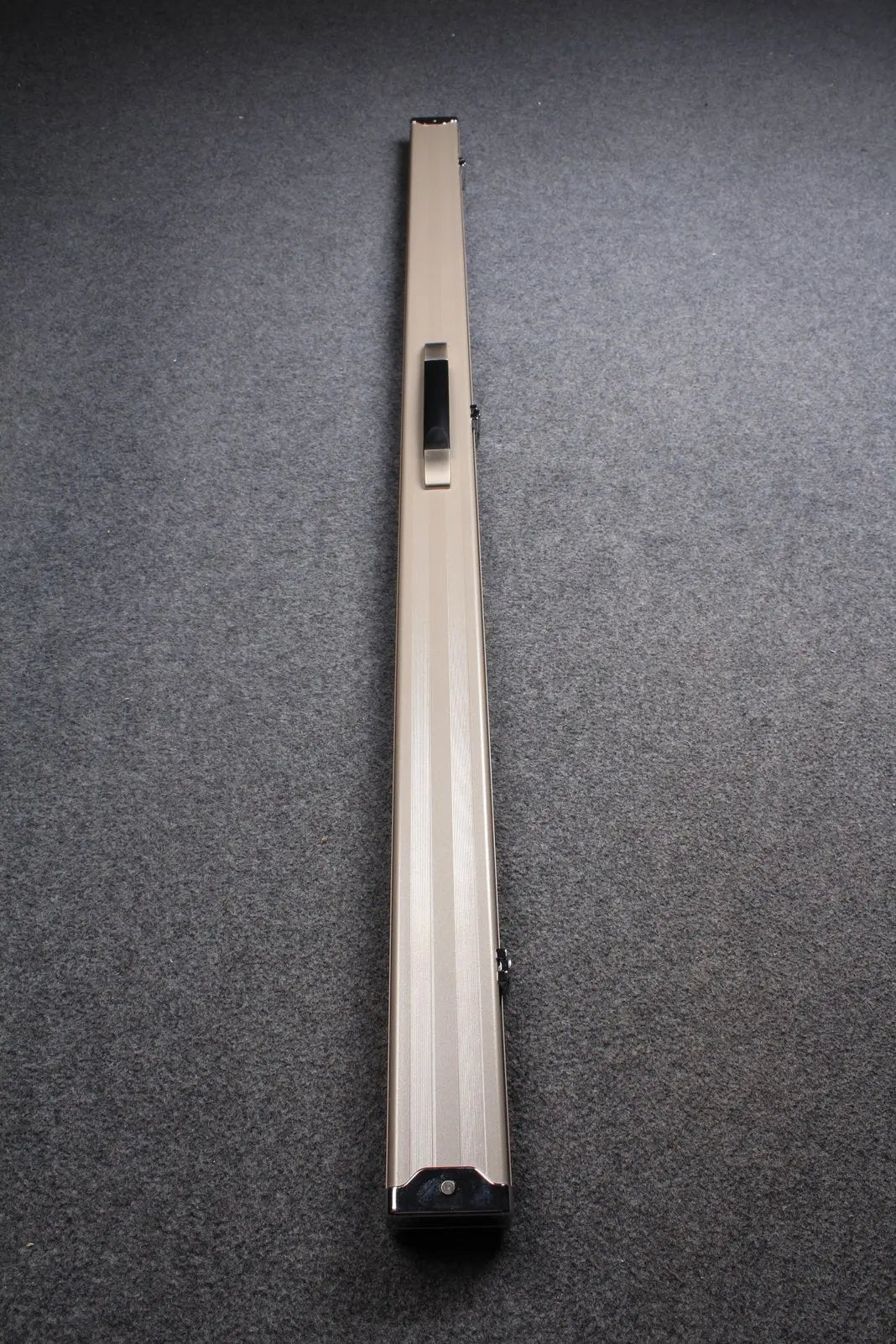 deluxe one piece aluminium cue case with 2 slots for 60" cue