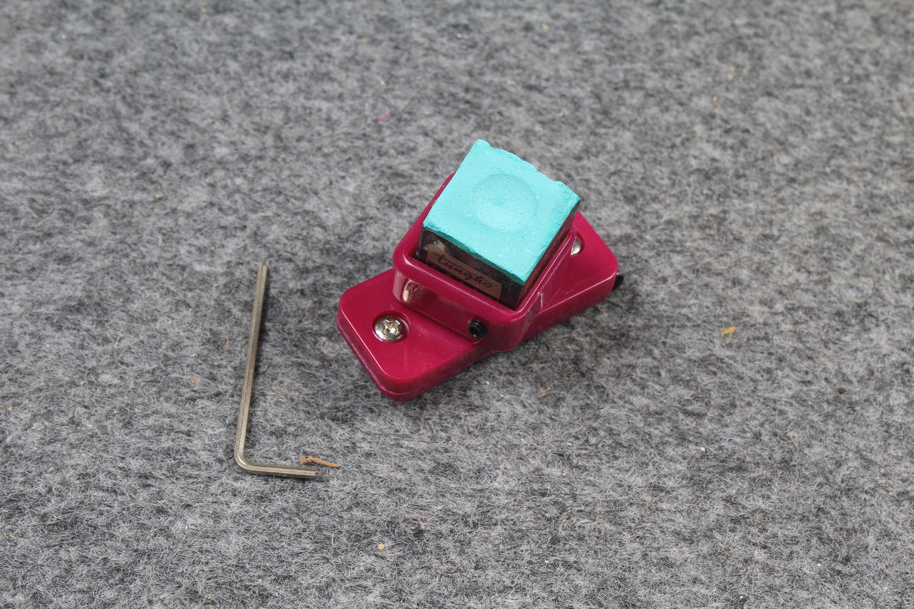 MAGNETIC SNOOKER / POOL CUE CHALK HOLDER WITH BELT CLIP