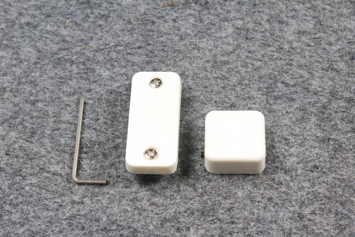 MAGNETIC SNOOKER / POOL CUE CHALK HOLDER WITH BELT CLIP