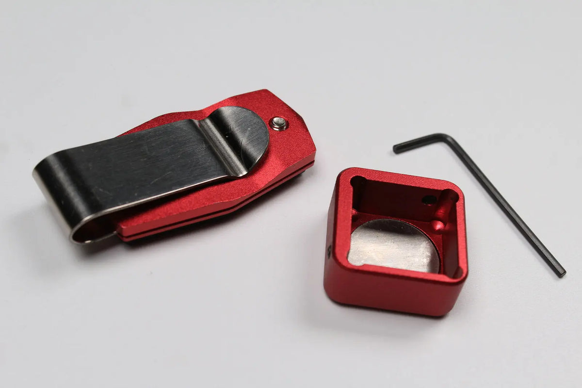 hq aluminium alloy magnetic snooker / pool cue chalk holder with belt clip