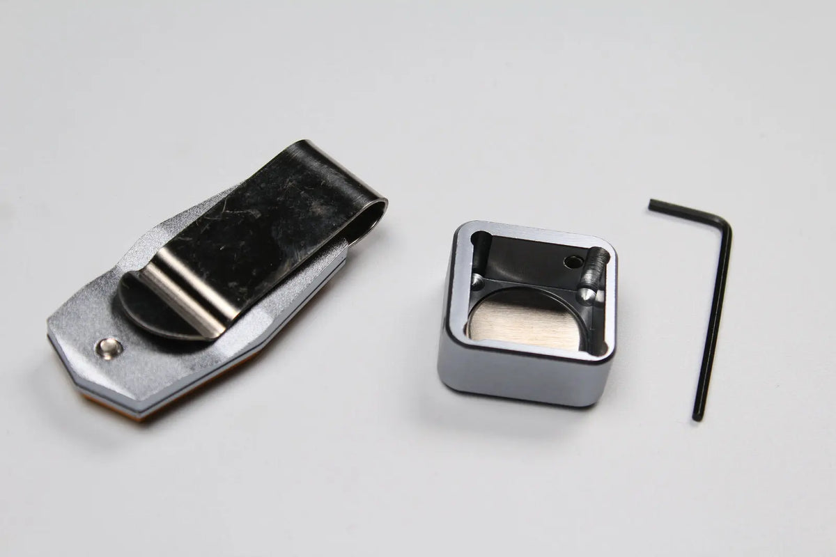 hq aluminium alloy magnetic snooker / pool cue chalk holder with belt clip