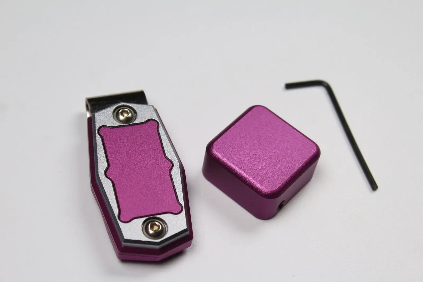 hq aluminium alloy magnetic snooker / pool cue chalk holder with belt clip