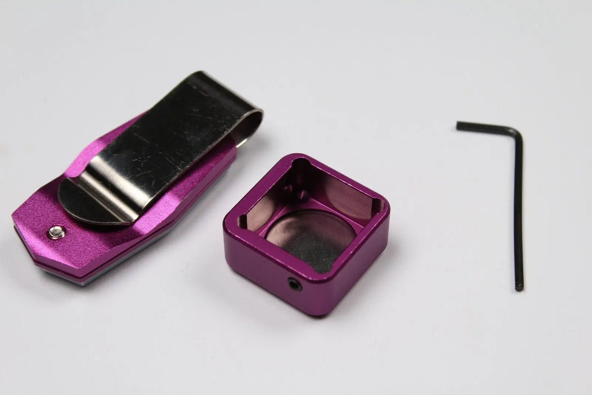 hq aluminium alloy magnetic snooker / pool cue chalk holder with belt clip