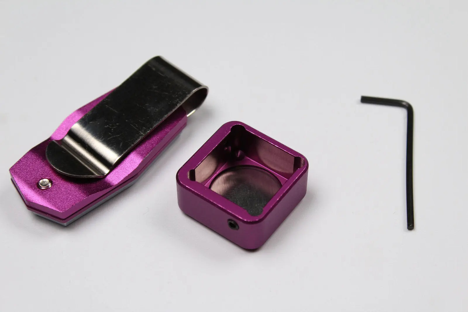 hq aluminium alloy magnetic snooker / pool cue chalk holder with belt clip