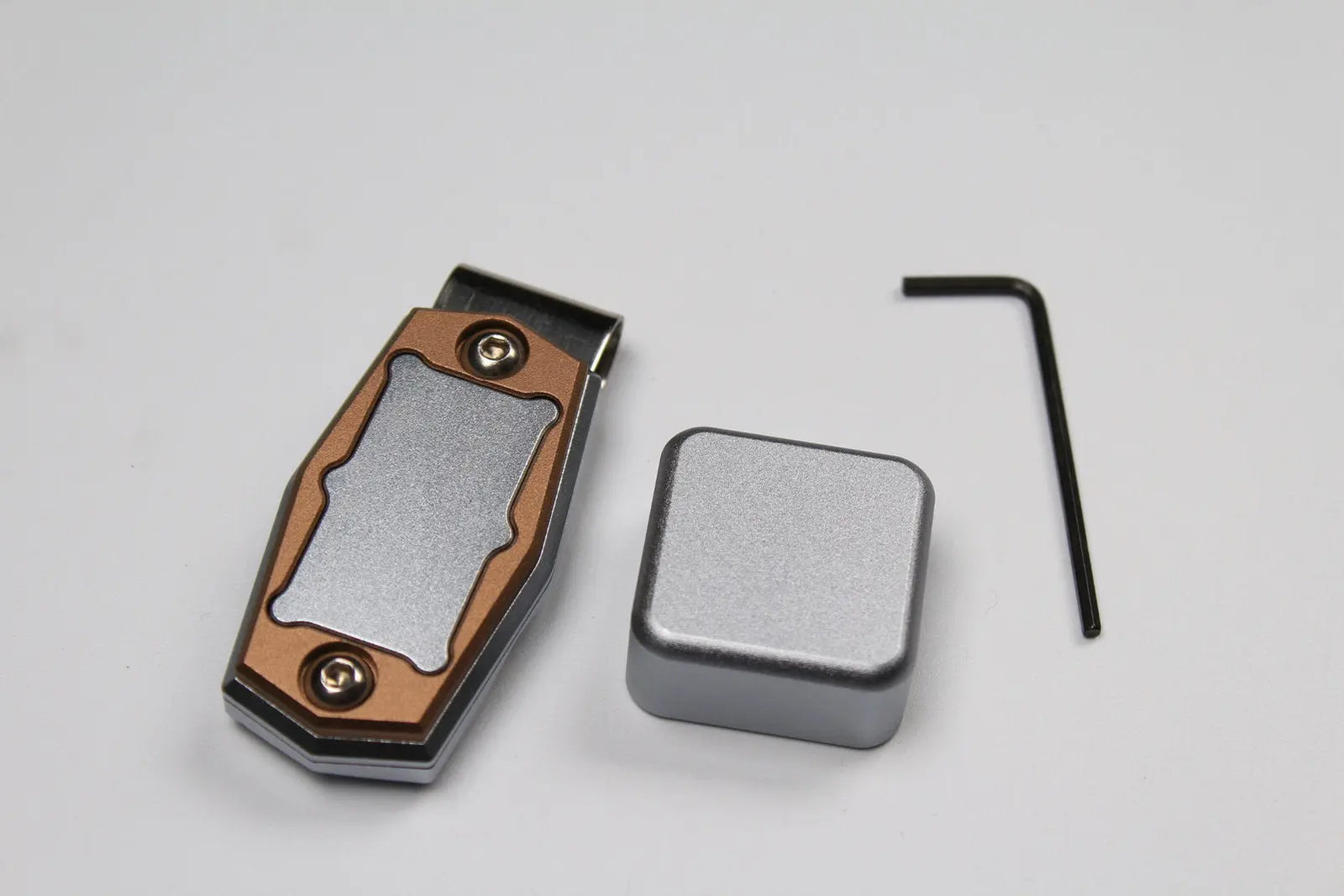 hq aluminium alloy magnetic snooker / pool cue chalk holder with belt clip