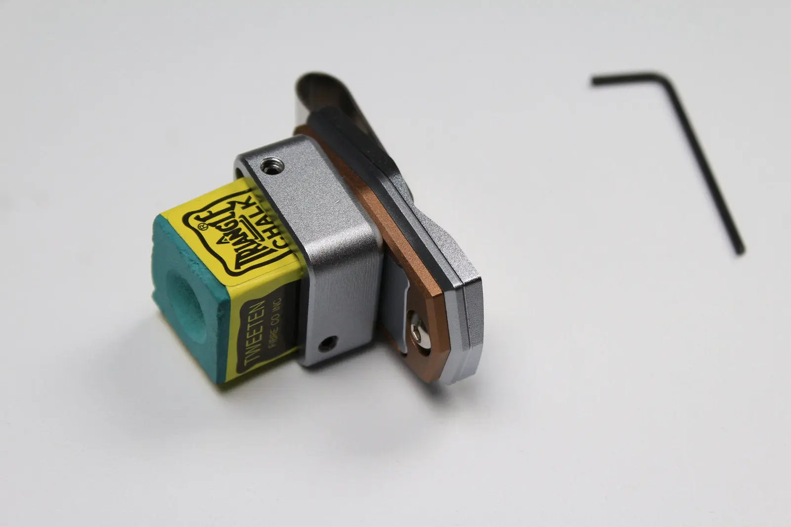 hq aluminium alloy magnetic snooker / pool cue chalk holder with belt clip