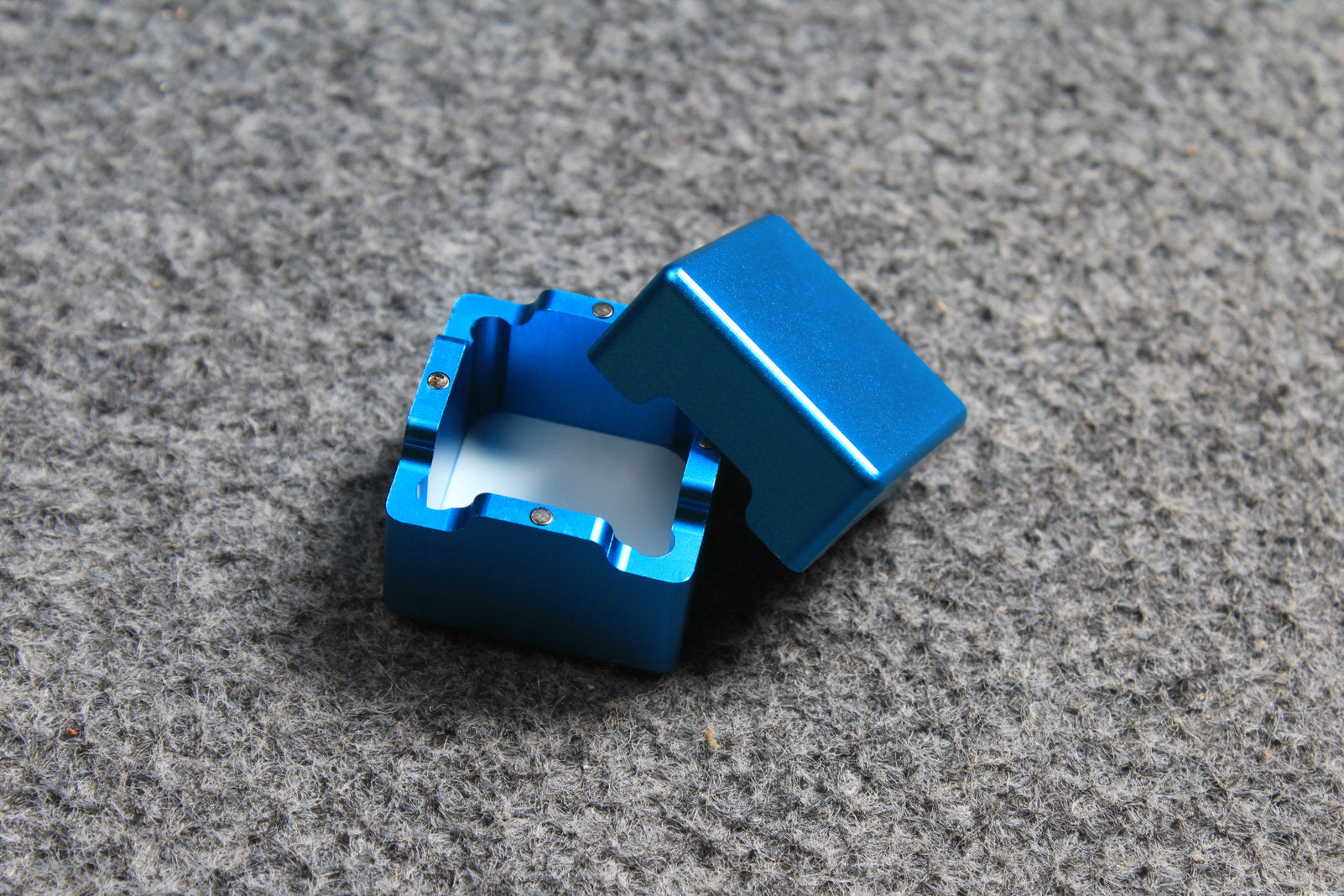 hq aluminium alloy magnetic snooker/pool cue chalk holder
