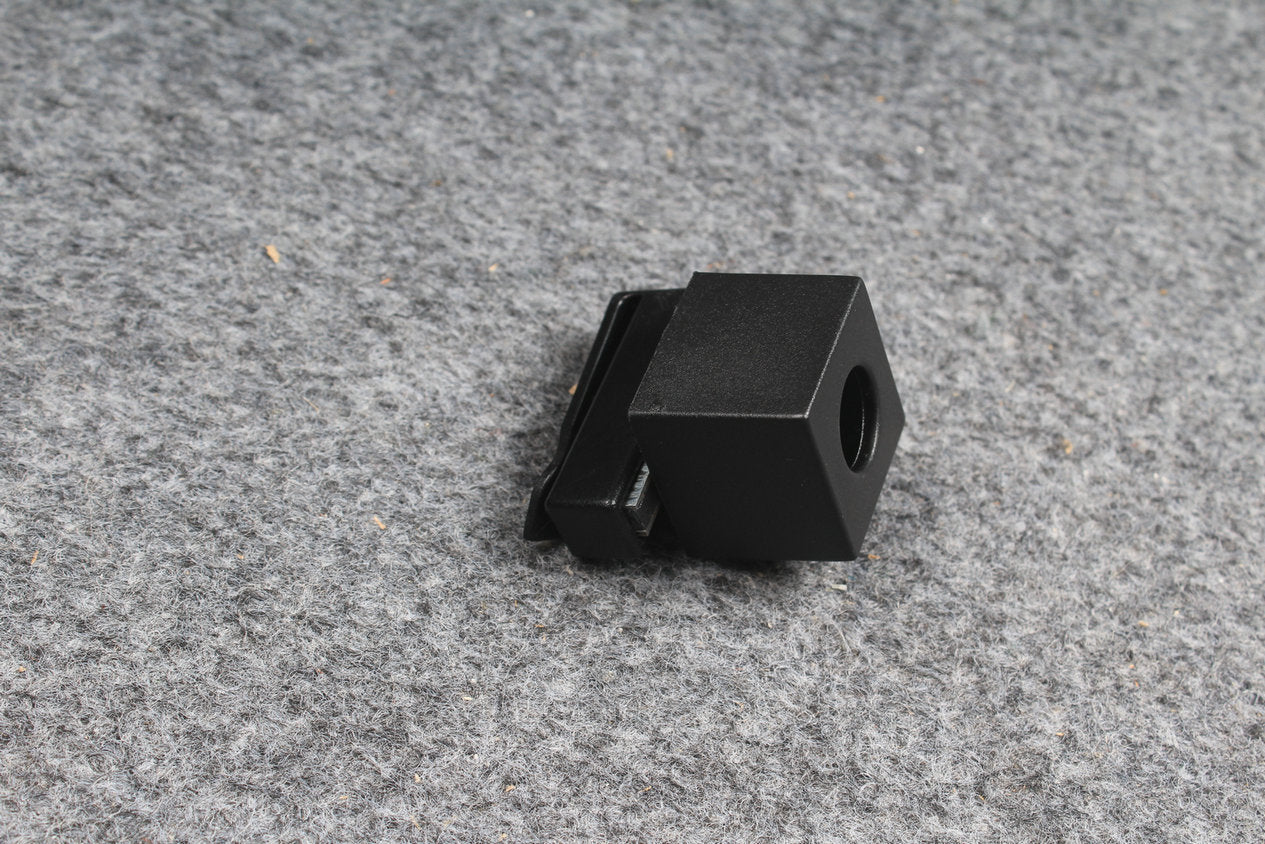 magnetic snooker / pool cue chalk holder with belt clip