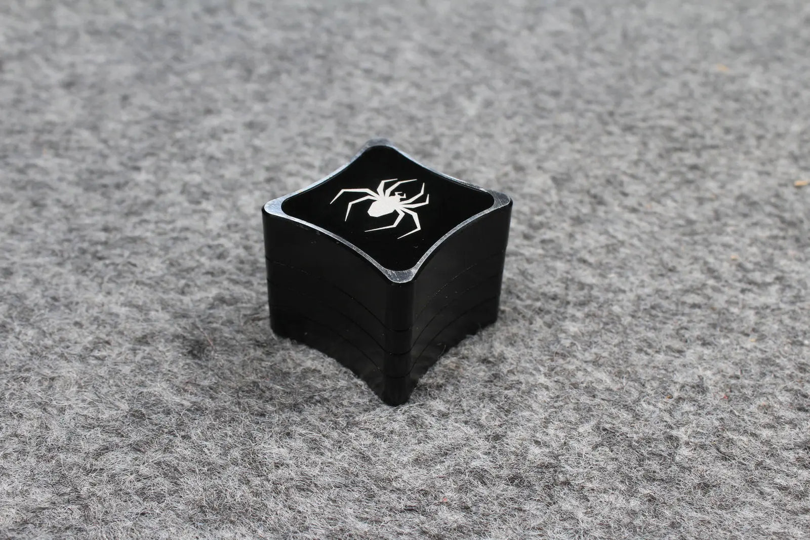 HQ Aluminium Alloy Magnetic Snooker/Pool Cue Chalk Holder , Layerable WOODS CUES