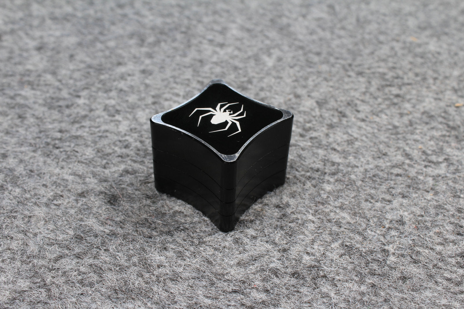 HQ Aluminium Alloy Magnetic Snooker/Pool Cue Chalk Holder , Layerable