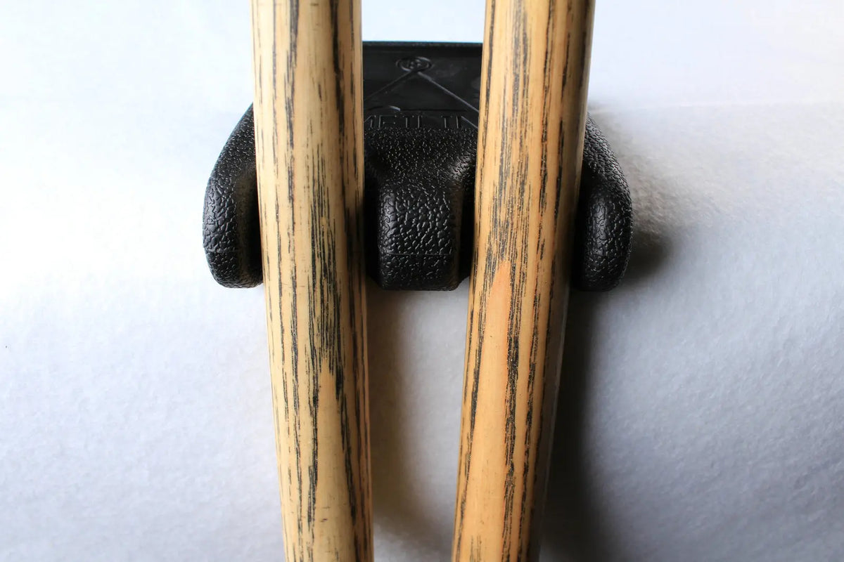 portable pool cue holder/billiard cue rack - holds 2 cues