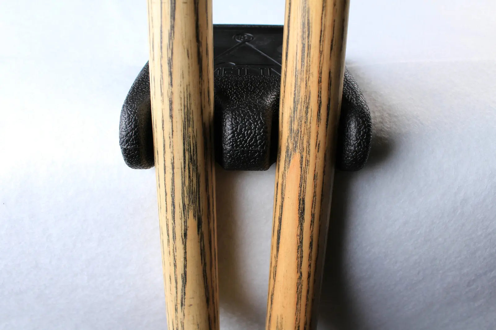 portable pool cue holder/billiard cue rack - holds 2 cues